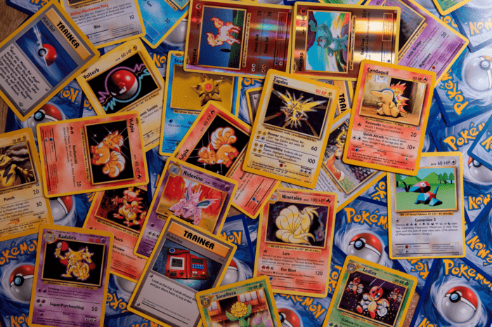 Cards Colecionáveis dos Anos 90 — Pokémon, Yu-Gi-Oh e as Cartinhas que Valem Fortunas